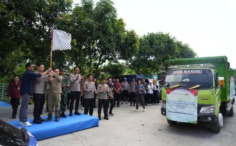 Dorong Reintegrasi Sosial, Polda Sulteng Salurkan Bansos Pertanian untuk Eks Simpatisan di Sigi