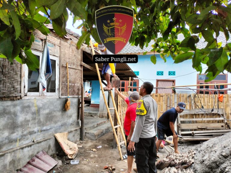Wujud Kepedulian, Bripka Agus Salim dan Warga Bangun Rumah Layak Huni untuk Anak Yatim di Lombok Timur