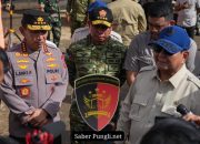 Kapolri Dampingi Presiden Prabowo Tinjau Pengungsi Banjir di Tapteng, Instruksikan Penanganan Cepat dan Terpadu