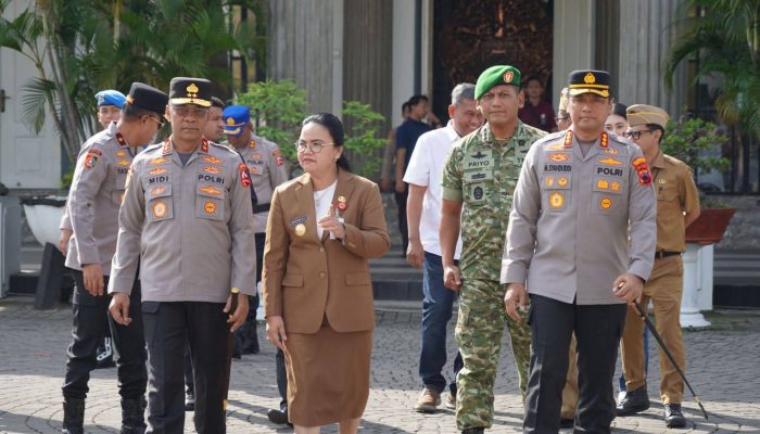 Ribuan Warga Saksikan Kirab Kenal Pamit Taruna Akpol, Kapolrestabes Sampaikan Harapan