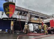 Detik – Detik Kebakaran Ruko Dua Lantai PT. KAI di Jurnatan Jalan Agus Salim Semarang