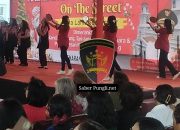 Jemaat Lintas Gereja Rayakan Kebersamaan Di Ruang Publik Merayakan Natal Bersama di Kota Lama Semarang