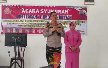 Haru! Kapolsek Tanah Jawa KOMPOL Asmon Bufitra Dilepas ke Madina, Tiga Personel Naik Pangkat: “Ini Keluarga Saya!”