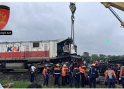 KA Menoreh Tabrak Truk Tangki Air di Cirebon