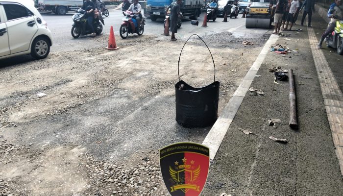 Perbaikan Jalan di Depan Pom Bensin Kembang Arum, Bentuk Komitmen PT Praba Mas Hill