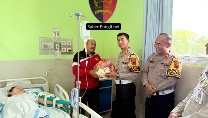 Satlantas Polres Demak Sambangi Korban Laka di RSUD Sunan Kalijaga