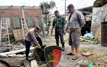 Kapolsek Tembalang Tinjau Lokasi Tanah Ambles Akibat Abrasi Kali Babon Di Sendangmulyo