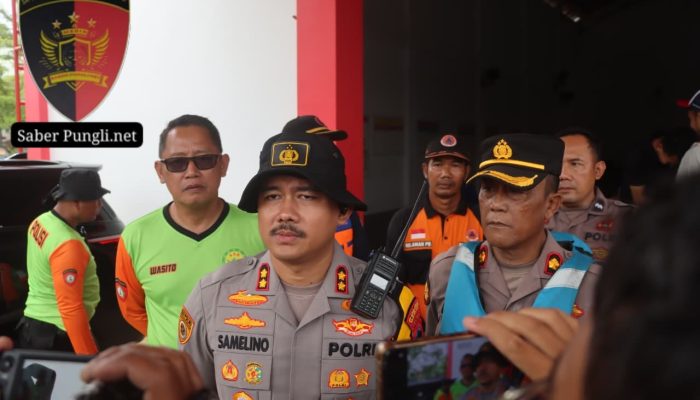 Tanggul Sungai Cabean Jebol, Ratusan Personel Polres Demak Dikerahkan Evakuasi Warga