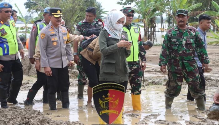 Kapolres Bersama Forkopimda Tinjau Tanggul Jebol, Ribuan Warga Demak Terdampak Banjir