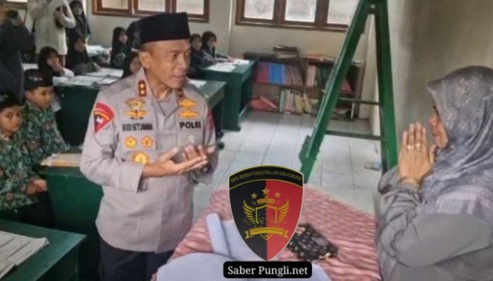 Jawaban Doa di Hari Jumat: Guru Ponpes Cipasung Lemas Haru Dapat Hadiah Umrah dari Kapolda Jabar Irjen Rudi Setiawan
