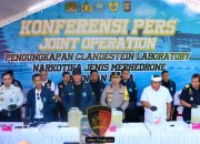 Wakapolda Bali Hadiri Konferensi Pers Pengungkapan Clandestine Lab Narkotika Jenis Mephedrone Jaringan Internasional