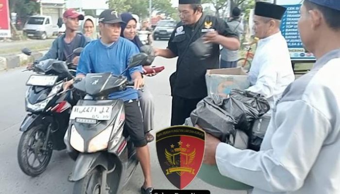 FKSP dan Garda KISAPA Gelar Aksi Berbagi Takjil Gratis di Jalan Wolter Monginsidi