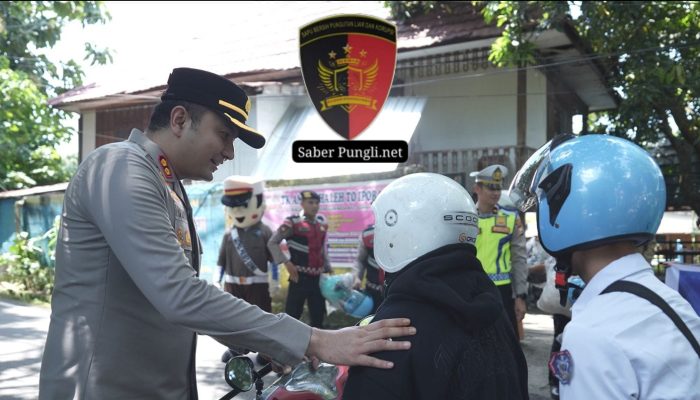 Dihentikan Polisi, Warga Gowa Malah Dapat Helm Gratis: Aksi Humanis Polantas Tuai Pujian