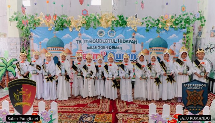 Generasi Qurani dari Demak Bersinar: Siswa TK IT Roudotul Hidayah Menur Tampil Percaya Diri dalam Tasmi’ Surat Pendek