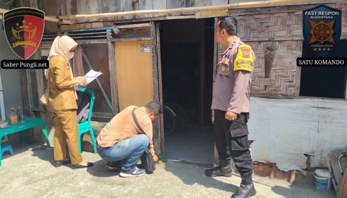Bhabinkamtibmas Kelurahan Penggaron Kidul Dampingi Disperkim Kota Semarang Cek Fisik Rumah Calon Penerima Bantuan