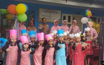 Kapolres Kudus Kunjungi TK Kemala Bhayangkari, Dukung Market Day Siswa untuk Tumbuhkan Jiwa Mandiri
