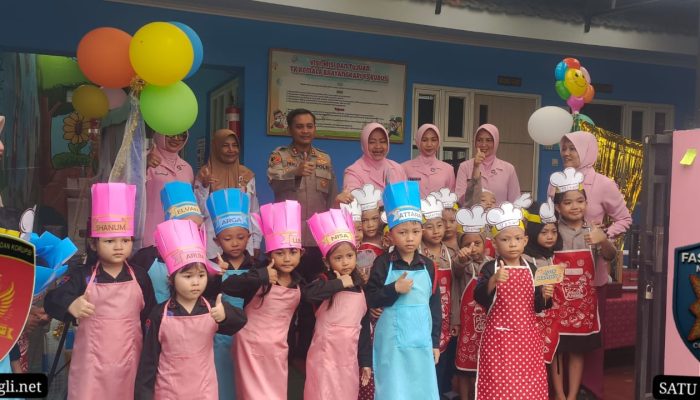 Kapolres Kudus Kunjungi TK Kemala Bhayangkari, Dukung Market Day Siswa untuk Tumbuhkan Jiwa Mandiri