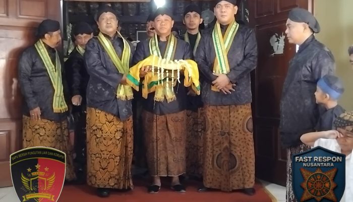 Arak-Arakan Minyak Jamas Warnai Prosesi Penjamasan Pusaka Kanjeng Sunan Kalijaga