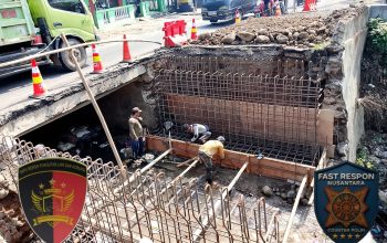 DINAS PUPR KOTA SEMARANG DAN PT PRABA MAS HILL MULAI PEMBONGKARAN JEMBATAN DI JALAN SIMONGAN, RENCANA SUDAH DISIAPKAN JAUH-JAUH HARI