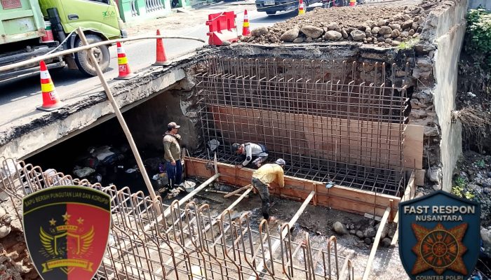 DINAS PUPR KOTA SEMARANG DAN PT PRABA MAS HILL MULAI PEMBONGKARAN JEMBATAN DI JALAN SIMONGAN, RENCANA SUDAH DISIAPKAN JAUH-JAUH HARI