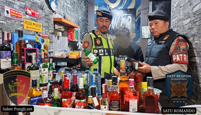 Tindak Lanjuti Aduan Warga, Polres Demak Sita 56 Botol Miras dan Tiga Galon Bahan Oplosan