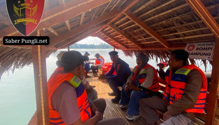 Polairud Pati Patroli Wisata Air Poncodan Waduk Seloromo, Ingatkan Pengunjung Utamakan Keselamatan