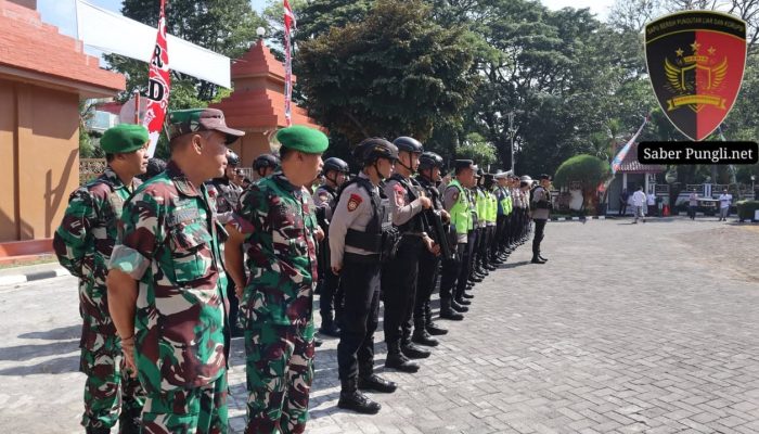 Kawal Aksi Damai di DPRD, Kapolres Kudus: Layani Penyampaian Pendapat dengan Santun dan Humanis