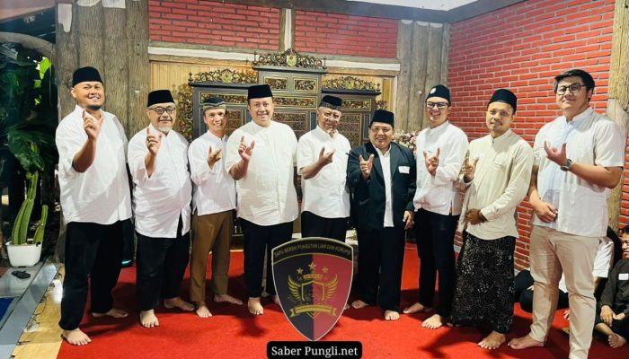 AM Jumai dikukuhkan Oleh Pembina Yayasan Ukhuwah Islamiyah EL AZHAR Sebagai Ketua.