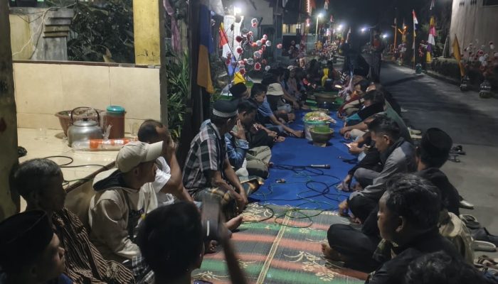 Ungkapan Terimakasih Kepada Kepala Desa Cibuyur, Warga Menggelar Makan Bersama