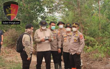Kapolda Kalteng Turun Langsung Padamkan Karhutla di Kawasan Sebangau dan Jalan Mahir Mahar Palangka Raya