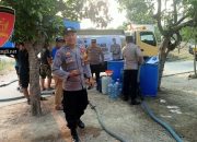 Polisi Pati Salurkan Air Bersih untuk Warga Sambirejo yang Terdampak Kekeringan