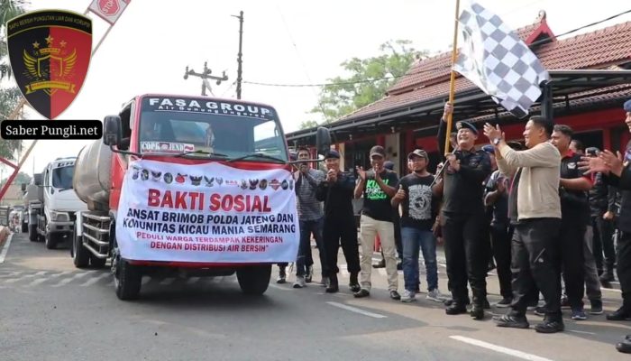 Gandeng Komunitas Kicau Mania, Brimob Polda Jateng Kembali Salurkan Distribusi Air Bersih Bagi Warga Terdampak Kekeringan