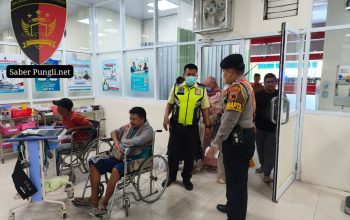 Pengemudi Sakit di Perjalanan, Layanan 110 Polresta Pati Gerak Cepat Beri Pertolongan