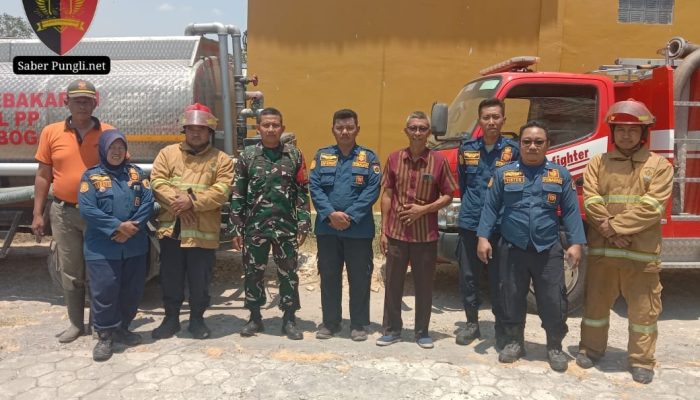 Respon Cepat Petugas Gabungan Padamkan Api di Lahan Kosong Dusun Karanganyar