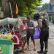 Wujud Kepedulian Polri, Tim Sparta Polresta Surakarta Turun Langsung Bagikan Makanan kepada Warga