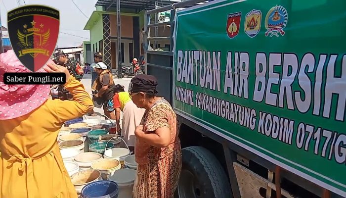 Koramil 14 / Karangrayung – Kodim 0117 / Grobogan Memberikan Bantuan Air Bersih di Desa yang Terdampak Kekeringan, 