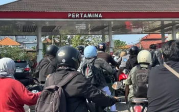 BBM Langka di Bali, Antrean Kendaraan Jadi Sorotan! Masyarakat Pertanyakan Ketersediaan Stok