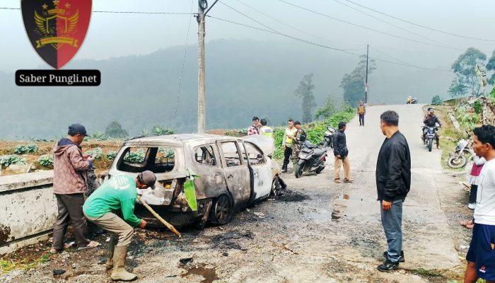 Polisi Cek Penyebab Mobil Grand Livina Terbakar di Jalur Wisata Gerlang Batang