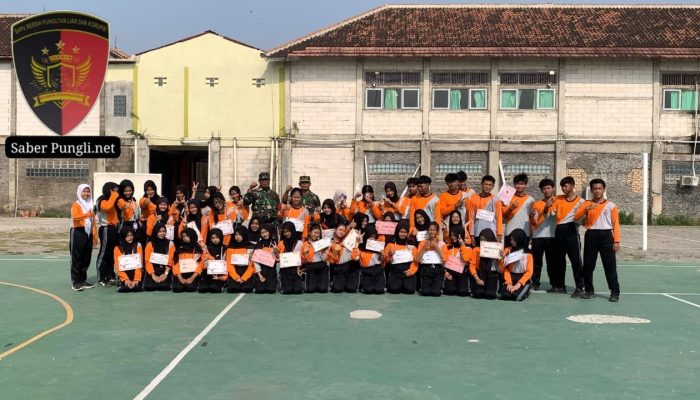 Tanamkan Kedisiplinan dan Karakter, Babinsa Berikan LDK Siswa – Siswi SMK ASTRA MITRA