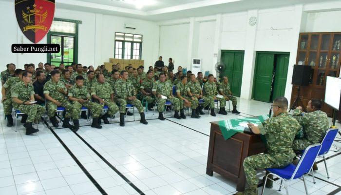 PENGARAHAN DANDIM 0717/GROBOGAN DALAM RANGKA PENYIAPAN VERVAL KEPADA PERWIRA DAN BABINSA