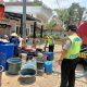 Polres Kebumen Dampingi Penyaluran Air Bersih untuk Warga Jogomulyo