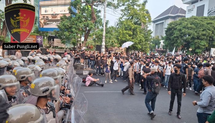 Berniat Lanjutkan Aksi di Tugu Muda, Tim Negosiator Polda Jateng Himbau Peserta Aksi Tetap Gelar Orasi di Jalan Pahlawan demi Ketertiban Bersama